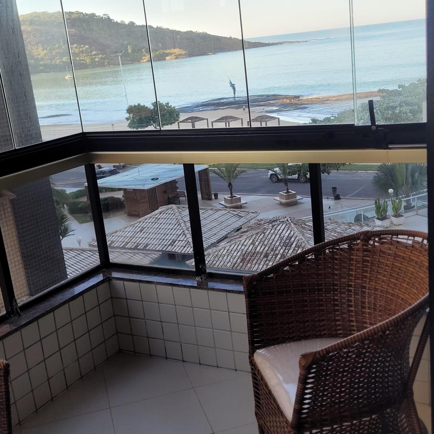 Familiar Com Vista O Mar Em Do Morro, Frente Ao Marlim!!!